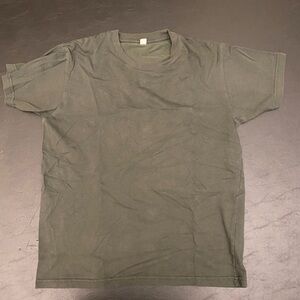 Uniqlo Short Sleeve Crew Tee in Olive
